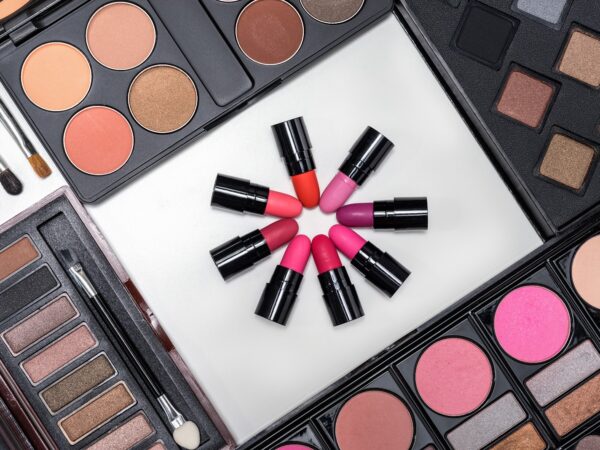 20 produtos de maquiagem com alto giro para lojas de R$ 10